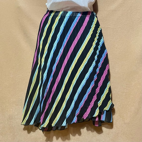 Asymmetrical striped skirt rainbow striped made in the 90s Size S-M - Picture 3 of 5